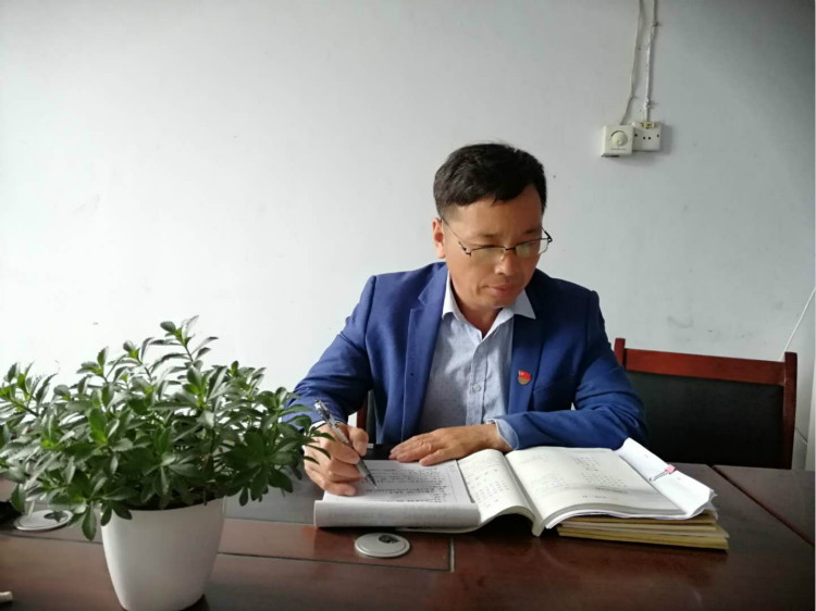 姜社武老师专心备课_meitu_2.jpg